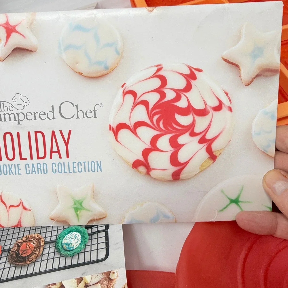 Lot of Pampered Chef Kitchen goodies Digital Scale Manual Chopper Silicone Lids